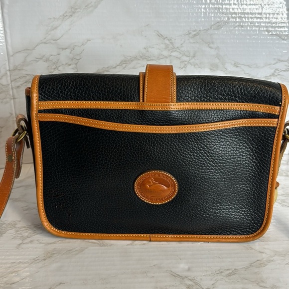 Dooney & Bourke Vtg equestrian blk Pebbled Leather with Brown Trim crossbody - Picture 5 of 15